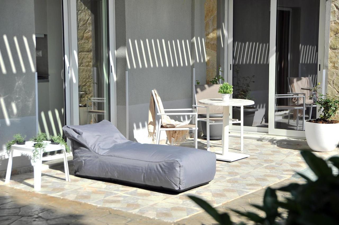 Alekos Luxury Suites Free 24H Transportation From - To Airport 아르테미다 외부 사진