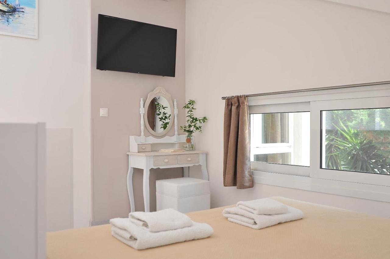 Alekos Luxury Suites Free 24H Transportation From - To Airport 아르테미다 외부 사진