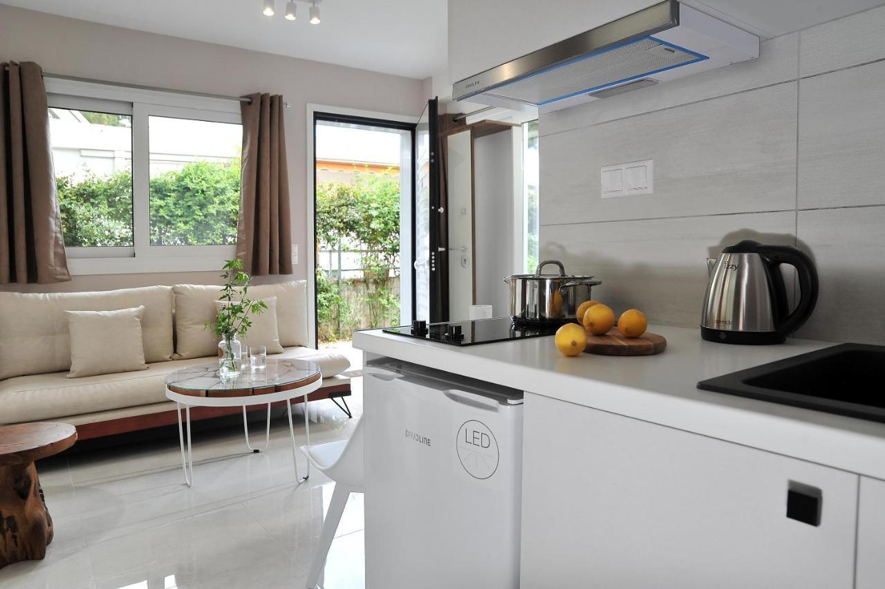 Alekos Luxury Suites Free 24H Transportation From - To Airport 아르테미다 외부 사진