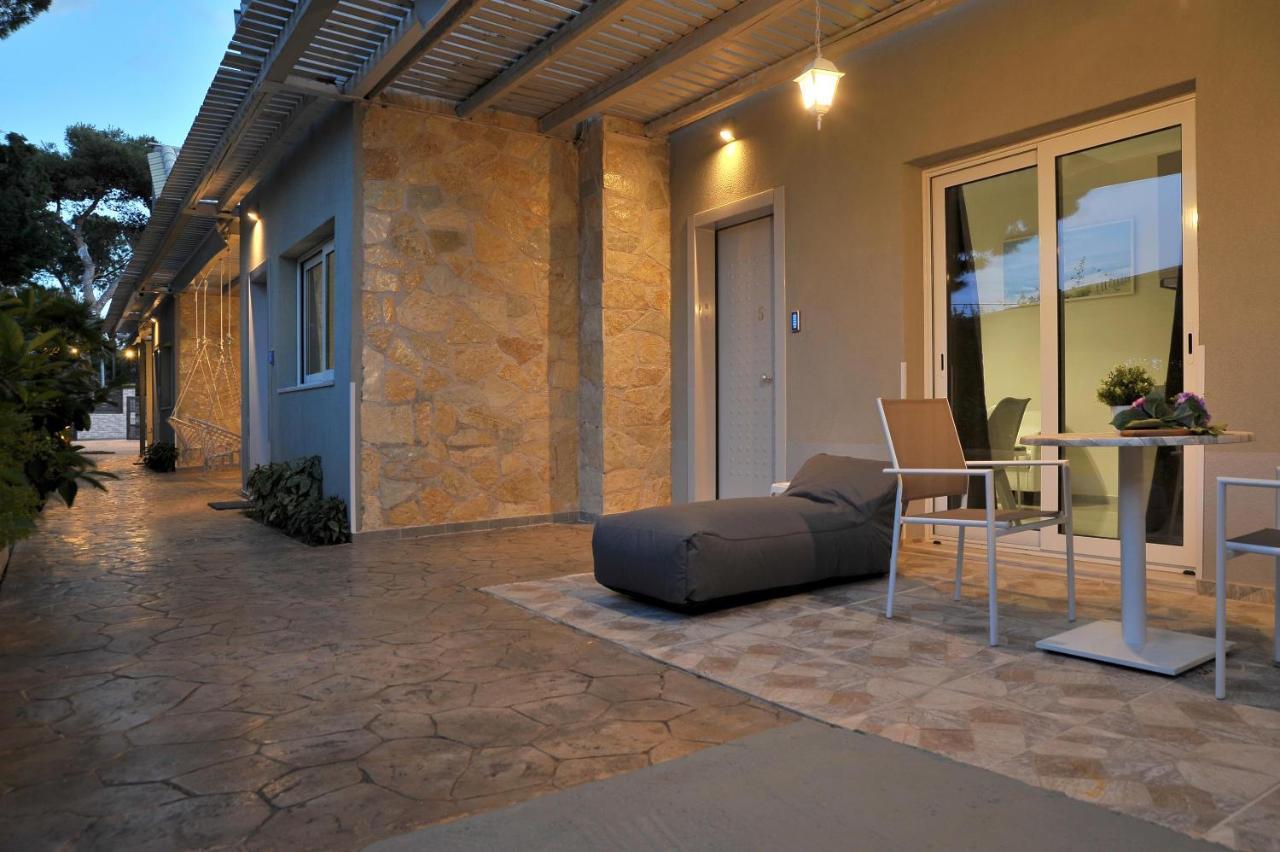 Alekos Luxury Suites Free 24H Transportation From - To Airport 아르테미다 외부 사진