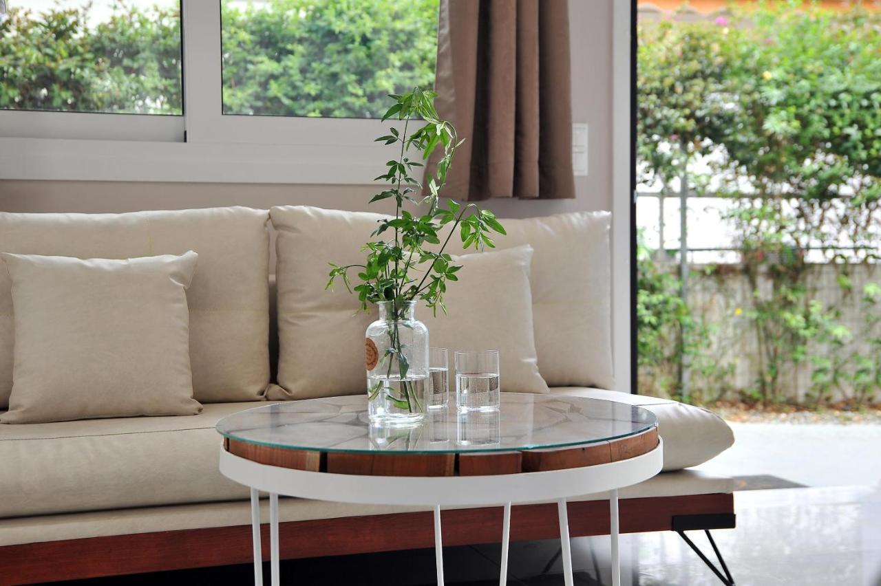 Alekos Luxury Suites Free 24H Transportation From - To Airport 아르테미다 외부 사진