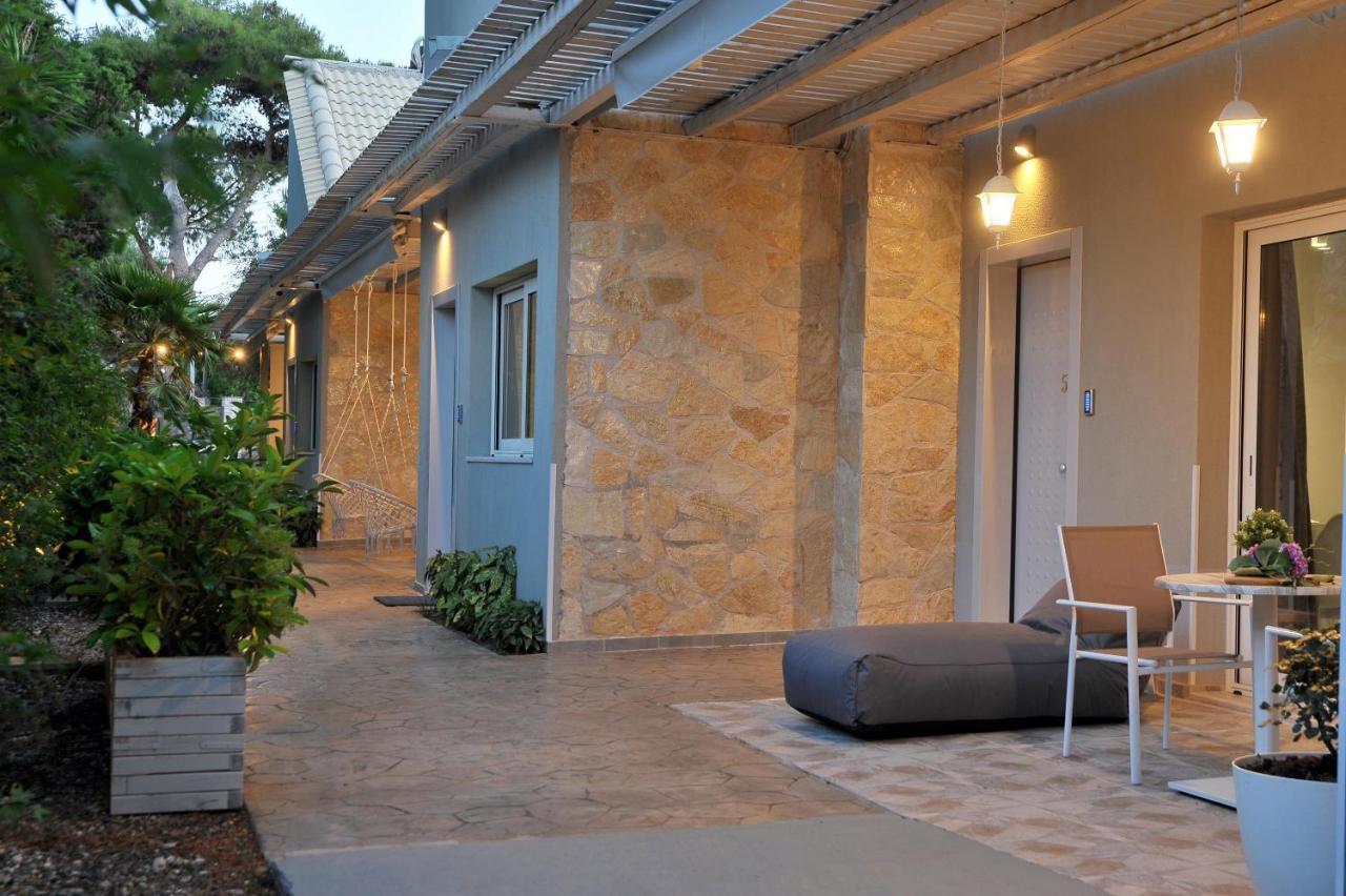 Alekos Luxury Suites Free 24H Transportation From - To Airport 아르테미다 외부 사진