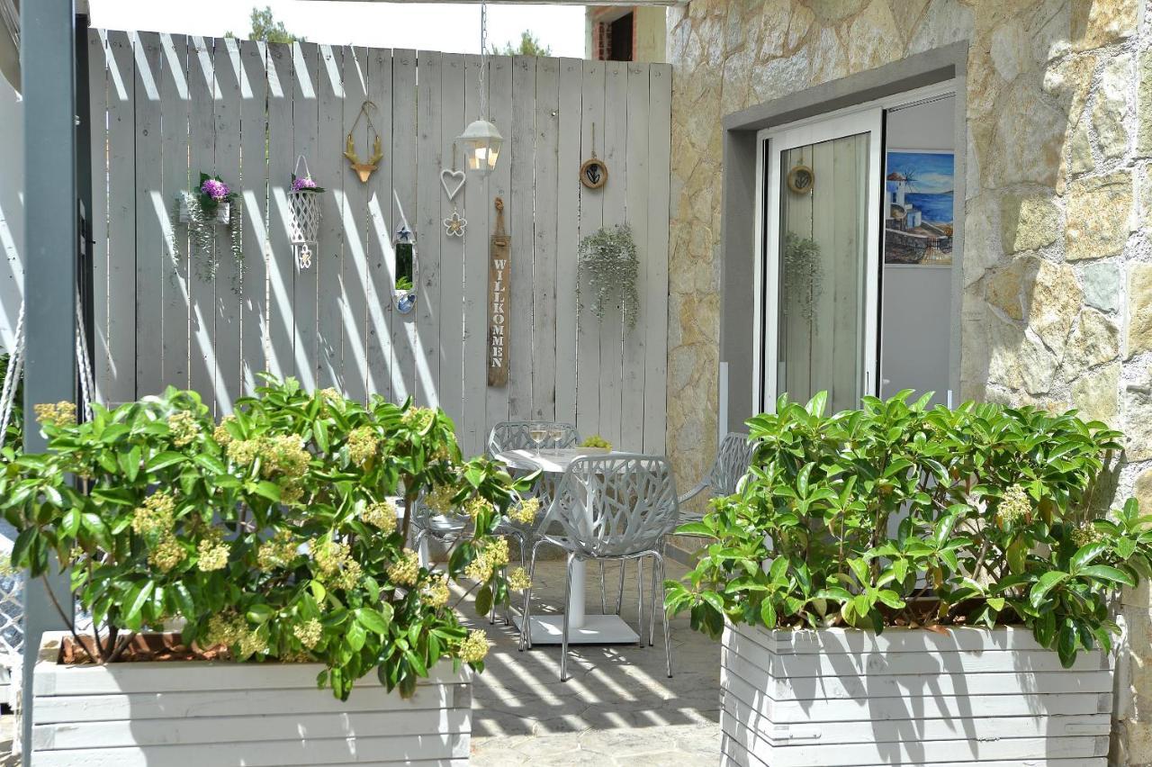 Alekos Luxury Suites Free 24H Transportation From - To Airport 아르테미다 외부 사진