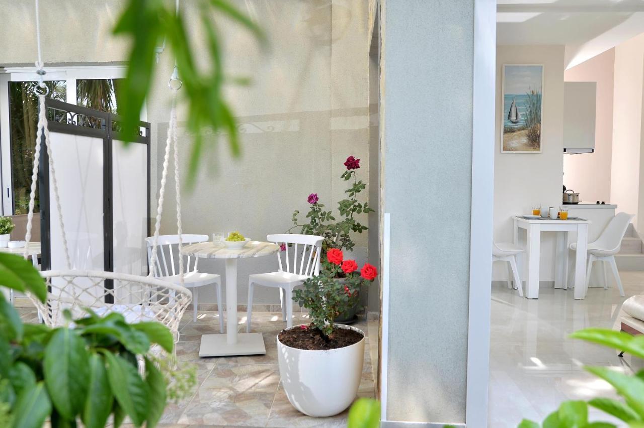 Alekos Luxury Suites Free 24H Transportation From - To Airport 아르테미다 외부 사진